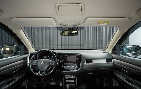 Mitsubishi Outlander III рестайлинг 3, 2015 год, 1 649 000 рублей, 7 фотография