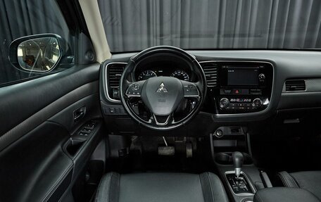 Mitsubishi Outlander III рестайлинг 3, 2015 год, 1 649 000 рублей, 8 фотография