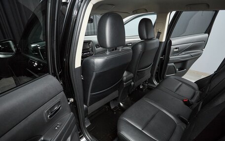 Mitsubishi Outlander III рестайлинг 3, 2015 год, 1 649 000 рублей, 12 фотография