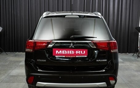 Mitsubishi Outlander III рестайлинг 3, 2015 год, 1 649 000 рублей, 5 фотография