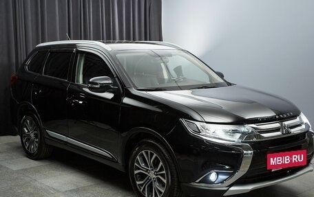 Mitsubishi Outlander III рестайлинг 3, 2015 год, 1 649 000 рублей, 3 фотография