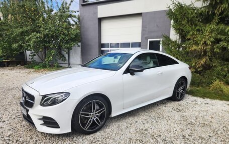 Mercedes-Benz E-Класс, 2019 год, 4 100 000 рублей, 1 фотография