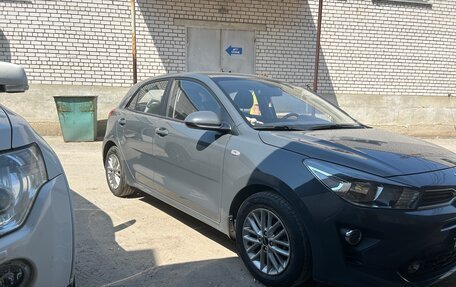 KIA Rio IV, 2021 год, 1 580 000 рублей, 1 фотография
