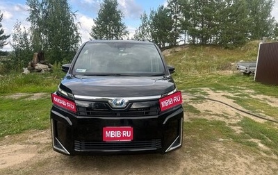 Toyota Voxy III, 2018 год, 2 250 000 рублей, 1 фотография