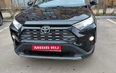 Toyota RAV4, 2020 год, 3 000 000 рублей, 1 фотография