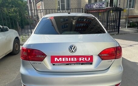 Volkswagen Jetta VI, 2012 год, 750 000 рублей, 2 фотография