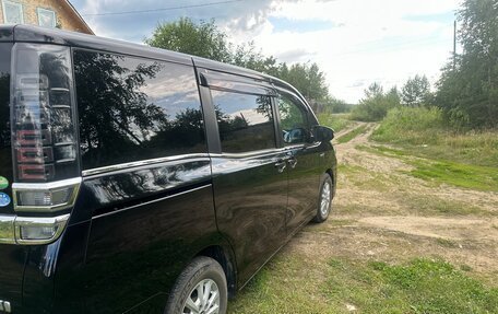 Toyota Voxy III, 2018 год, 2 250 000 рублей, 4 фотография
