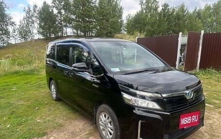 Toyota Voxy III, 2018 год, 2 250 000 рублей, 5 фотография