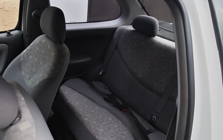 Toyota Echo, 2001 год, 7 фотография