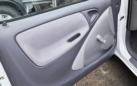 Toyota Echo, 2001 год, 6 фотография