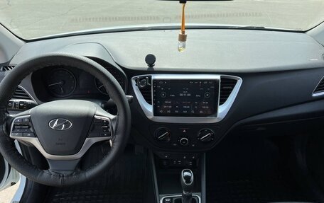 Hyundai Solaris II рестайлинг, 2017 год, 1 400 000 рублей, 13 фотография