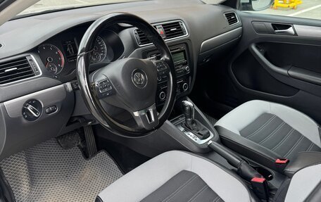 Volkswagen Jetta VI, 2011 год, 747 000 рублей, 6 фотография