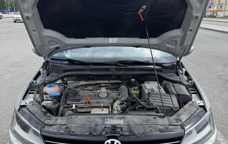 Volkswagen Jetta VI, 2011 год, 747 000 рублей, 12 фотография