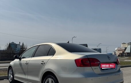Volkswagen Jetta VI, 2011 год, 747 000 рублей, 4 фотография