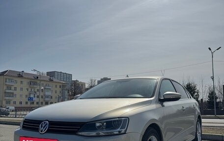 Volkswagen Jetta VI, 2011 год, 747 000 рублей, 2 фотография