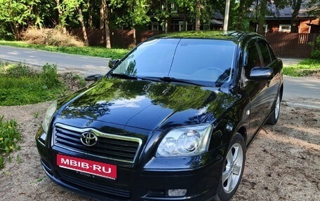 Toyota Avensis III рестайлинг, 2004 год, 530 000 рублей, 1 фотография