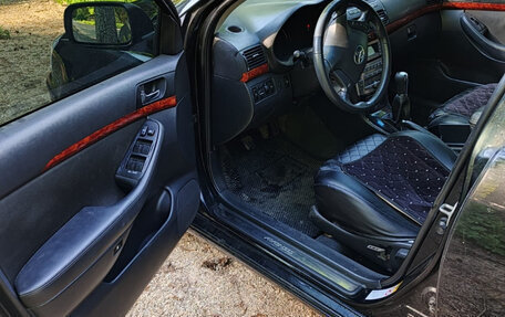 Toyota Avensis III рестайлинг, 2004 год, 530 000 рублей, 8 фотография