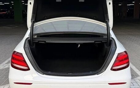 Mercedes-Benz E-Класс, 2018 год, 3 000 000 рублей, 3 фотография