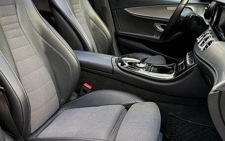 Mercedes-Benz E-Класс, 2018 год, 3 000 000 рублей, 5 фотография