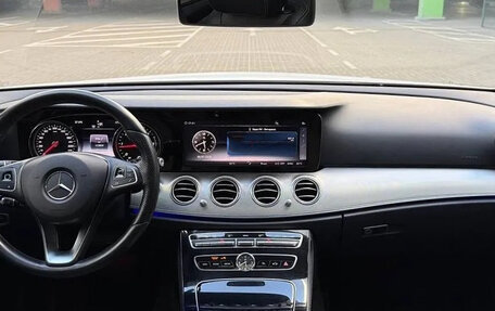 Mercedes-Benz E-Класс, 2018 год, 3 000 000 рублей, 9 фотография