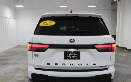 Toyota Sequoia, 2025 год, 11 100 702 рублей, 6 фотография