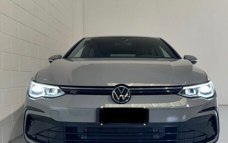 Volkswagen Golf VIII, 2022 год, 2 000 000 рублей, 2 фотография