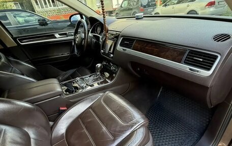 Volkswagen Touareg III, 2011 год, 2 100 000 рублей, 8 фотография