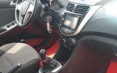 Hyundai Solaris II рестайлинг, 2012 год, 730 000 рублей, 10 фотография