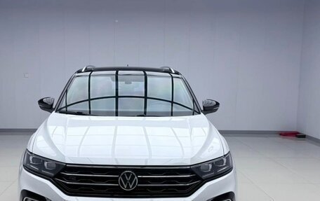 Volkswagen T-Roc I, 2023 год, 2 199 000 рублей, 3 фотография