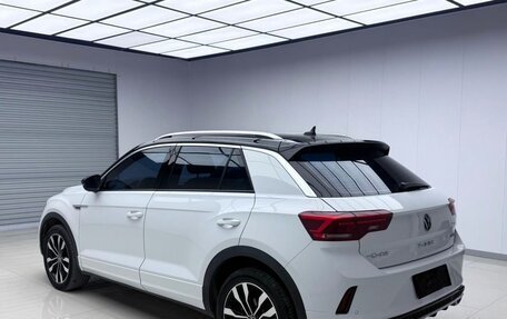 Volkswagen T-Roc I, 2023 год, 2 199 000 рублей, 6 фотография