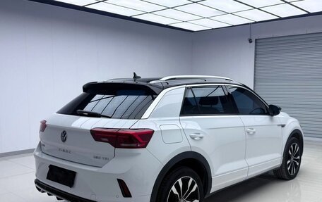Volkswagen T-Roc I, 2023 год, 2 199 000 рублей, 4 фотография