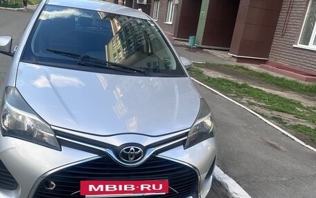 Toyota Yaris III рестайлинг, 2016 год, 860 000 рублей, 2 фотография
