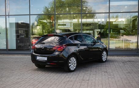 Opel Astra J, 2011 год, 750 000 рублей, 2 фотография