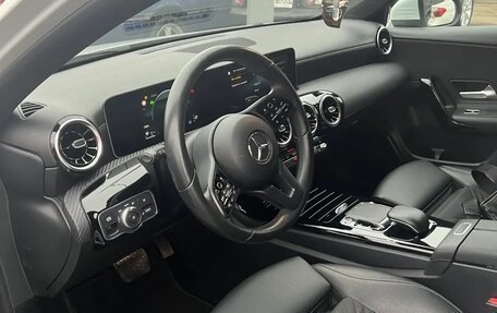 Mercedes-Benz A-Класс, 2018 год, 2 000 000 рублей, 5 фотография