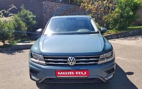 Volkswagen Tiguan II, 2020 год, 2 267 000 рублей, 2 фотография