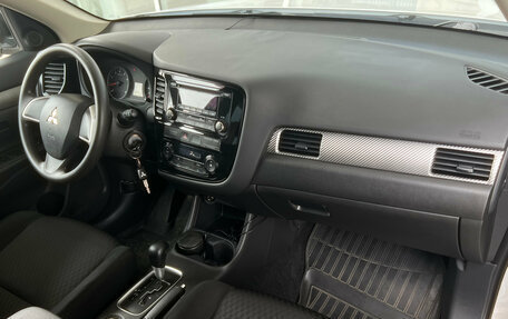 Mitsubishi Outlander III рестайлинг 3, 2014 год, 1 699 000 рублей, 5 фотография