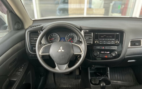 Mitsubishi Outlander III рестайлинг 3, 2014 год, 1 699 000 рублей, 6 фотография