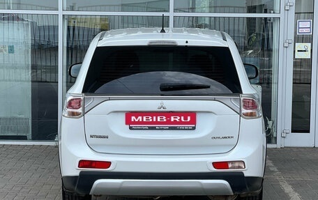Mitsubishi Outlander III рестайлинг 3, 2014 год, 1 699 000 рублей, 4 фотография
