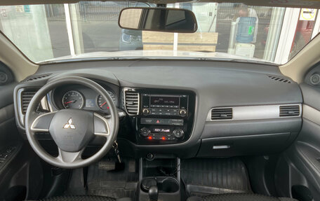 Mitsubishi Outlander III рестайлинг 3, 2014 год, 1 699 000 рублей, 8 фотография