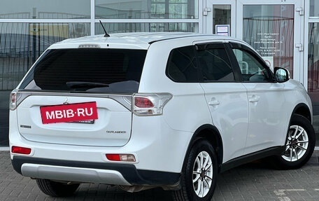 Mitsubishi Outlander III рестайлинг 3, 2014 год, 1 699 000 рублей, 2 фотография