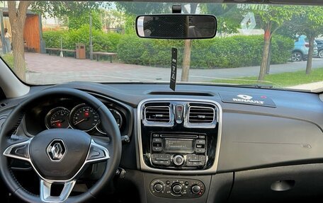 Renault Logan II, 2019 год, 569 000 рублей, 14 фотография