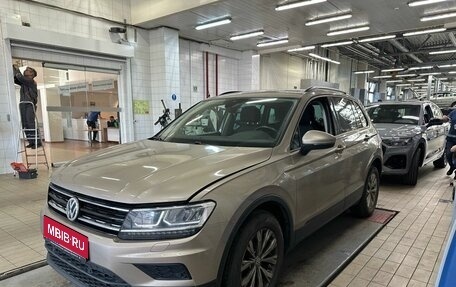Volkswagen Tiguan II, 2019 год, 2 350 000 рублей, 1 фотография