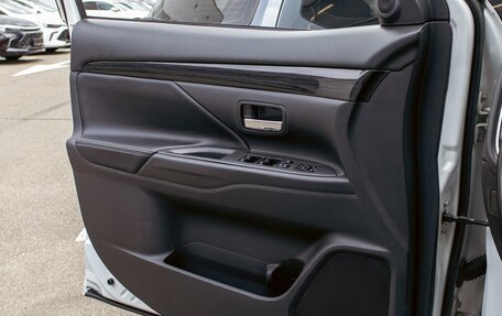 Mitsubishi Outlander III рестайлинг 3, 2017 год, 1 495 000 рублей, 12 фотография