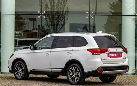 Mitsubishi Outlander III рестайлинг 3, 2017 год, 1 495 000 рублей, 4 фотография