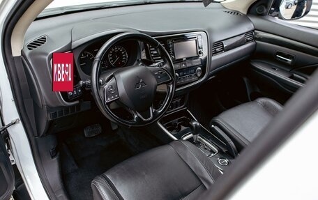 Mitsubishi Outlander III рестайлинг 3, 2017 год, 1 495 000 рублей, 13 фотография