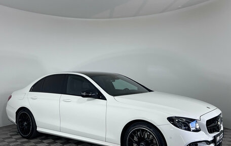 Mercedes-Benz E-Класс, 2017 год, 3 750 000 рублей, 3 фотография
