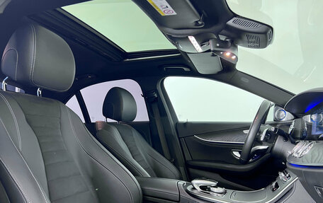 Mercedes-Benz E-Класс, 2017 год, 3 750 000 рублей, 29 фотография