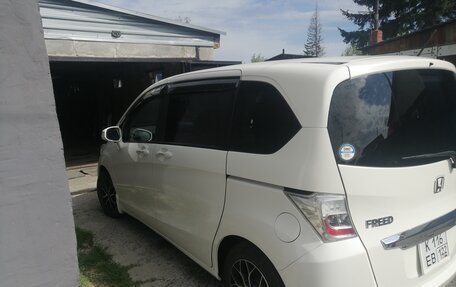 Honda Freed I, 2011 год, 820 000 рублей, 7 фотография