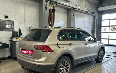 Volkswagen Tiguan II, 2019 год, 2 350 000 рублей, 2 фотография