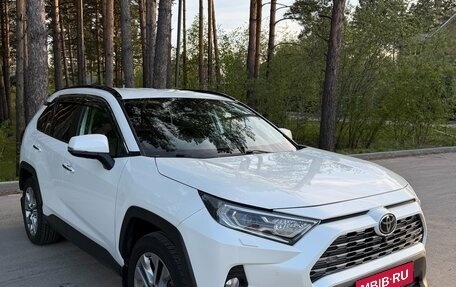 Toyota RAV4, 2022 год, 4 000 000 рублей, 1 фотография